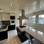 Magnifique A , Parking Inclus Appartement